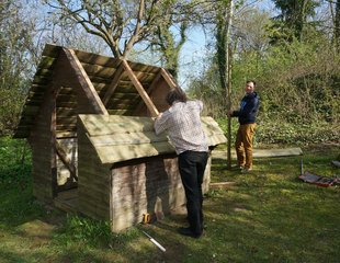 April 2014: Erneuerung der Spielhütte in Klingberg